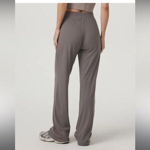 Vuori Pose Pants in Chai, Size M